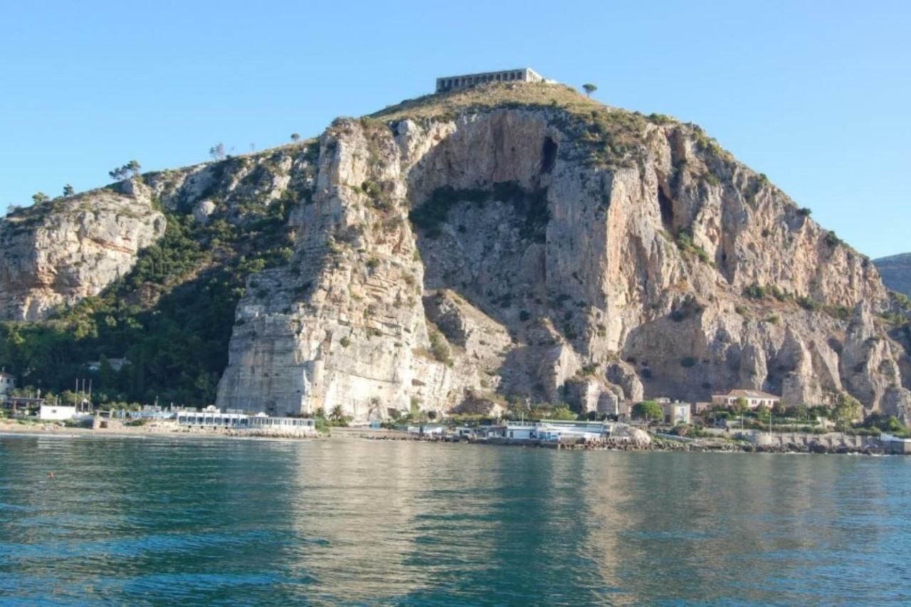 Art Deco City Center Near The Beach! Terracina Exterior photo